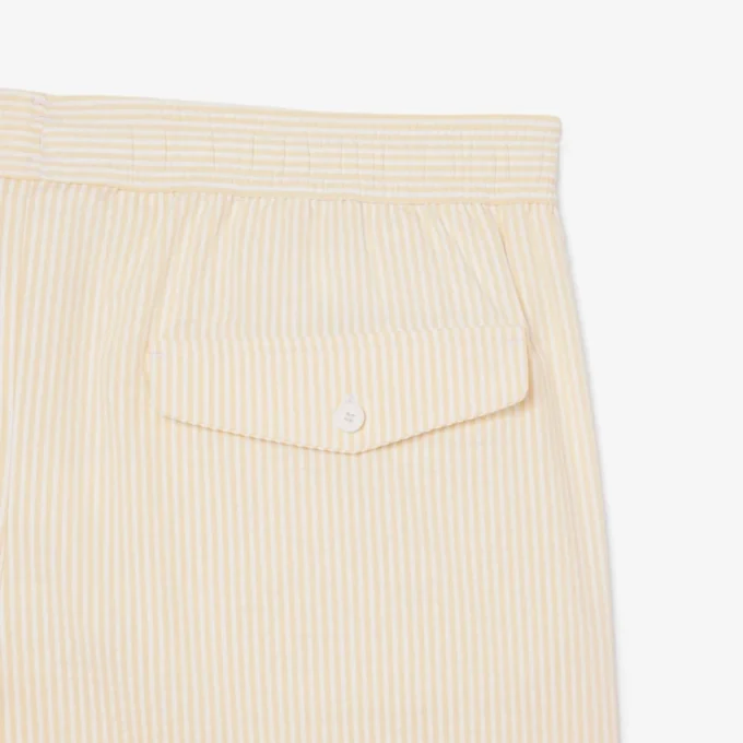 Stripete badetrunks i mellomlengde med struktur for menn