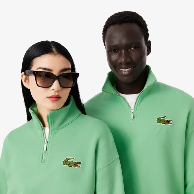 Unisex-sweatshirt med løs passform, badge-detaljer og halv glidelås