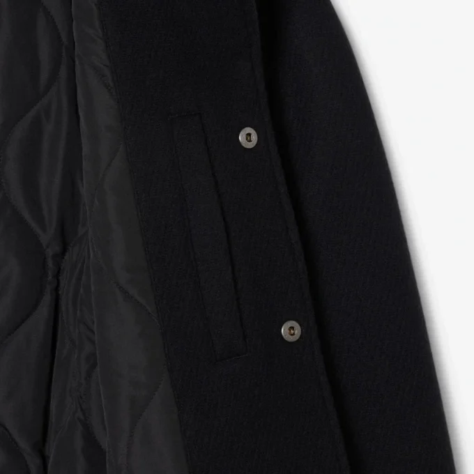 Varsityjakke i ull med badge-detaljer for menn